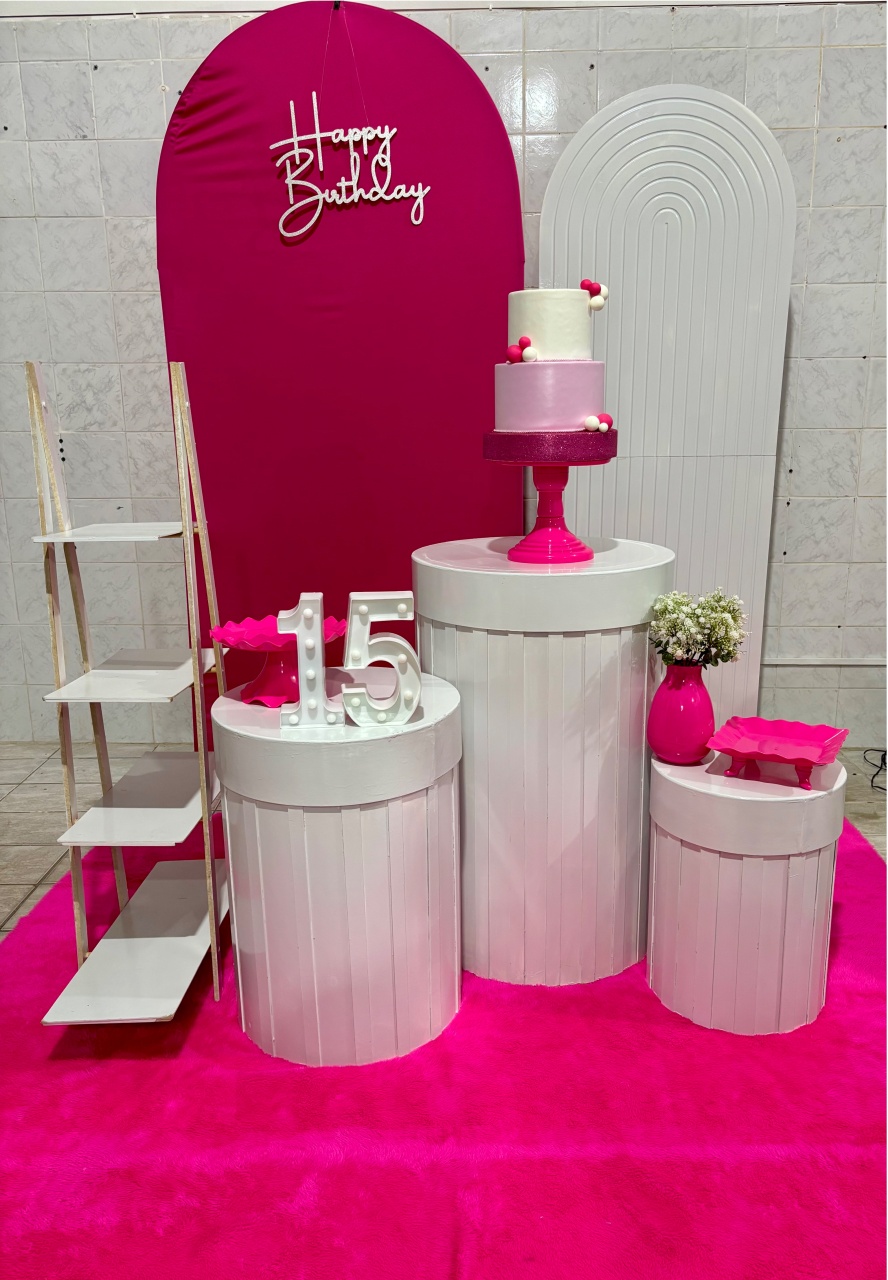 Pink Com Cilindros Ripados - Antonella Decorações