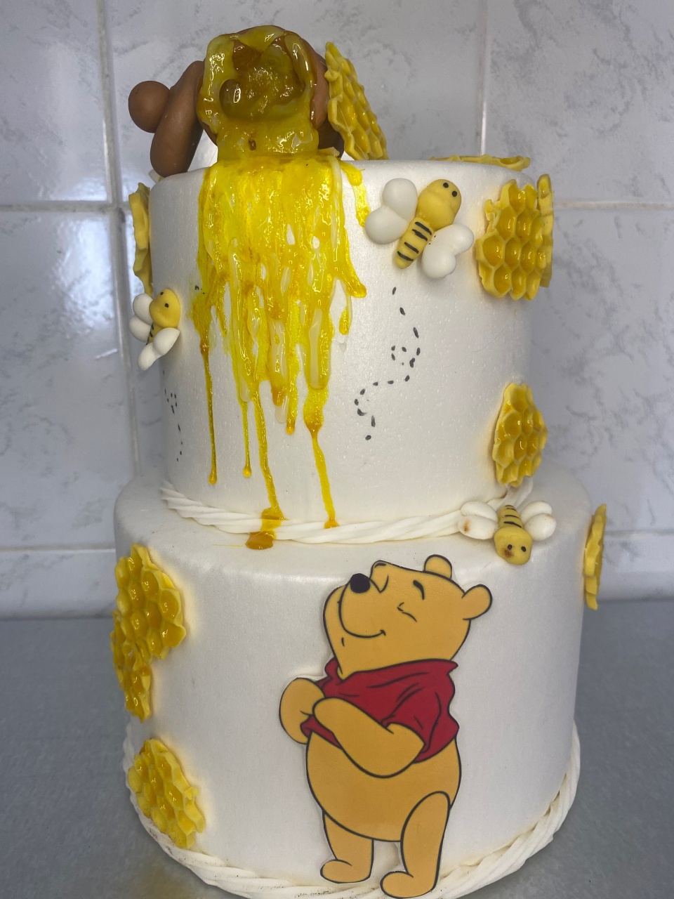 Bolo Fake Ursinho Pooh - Antonella Decorações