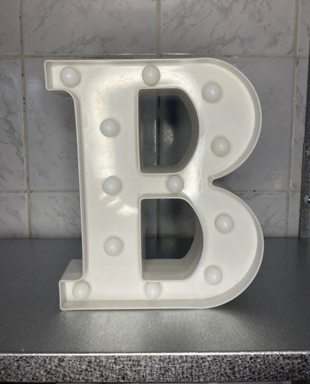 Letra B Led - Antonella Decorações
