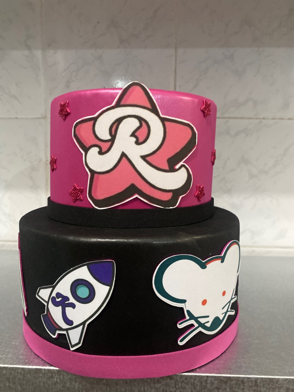 Bolo Fake Os Rosa  - Antonella Decorações
