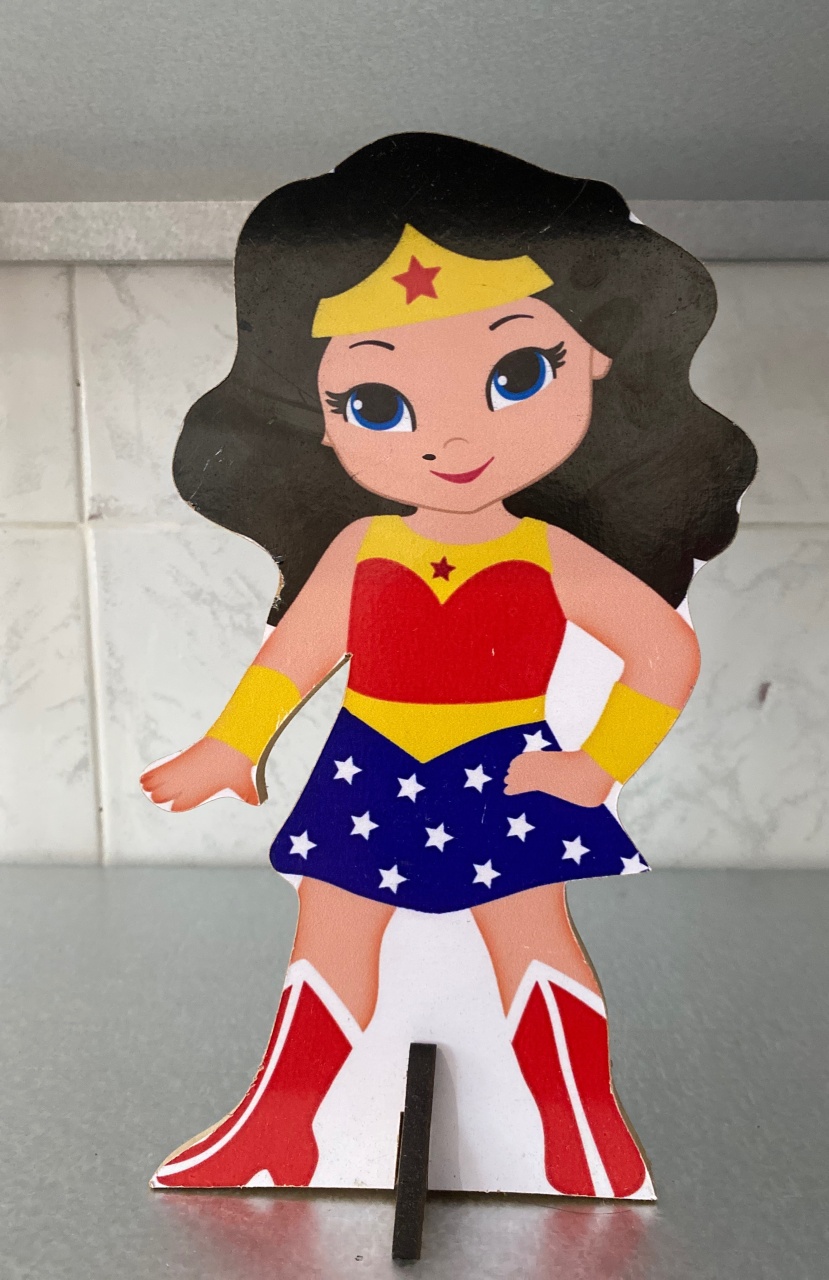 Display Mulher Maravilha  - Antonella Decorações