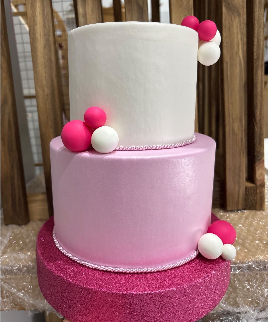 Bolo Fake Rosa E Pink - Antonella Decorações