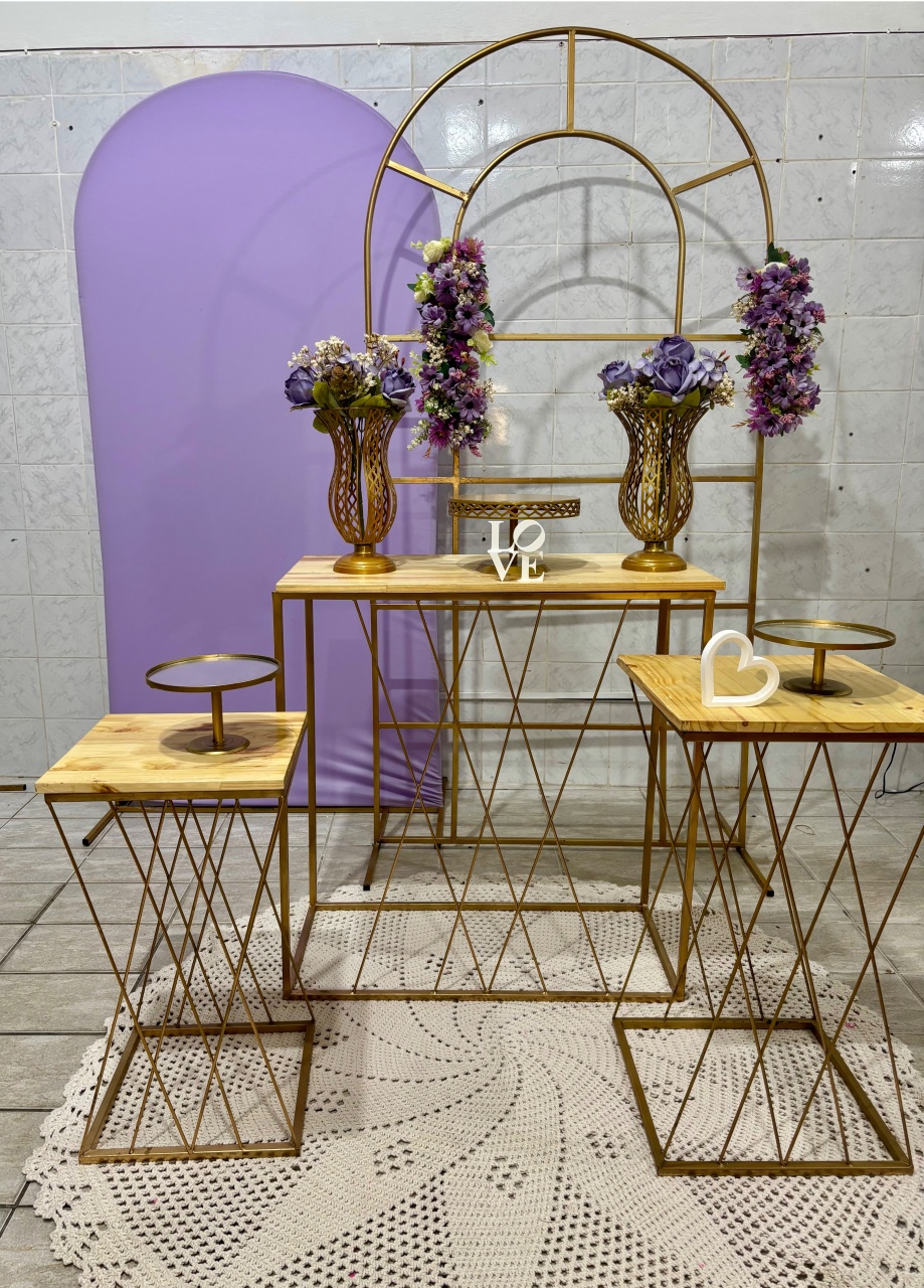 Portal Janela Com Flores Lilás - Antonella Decorações
