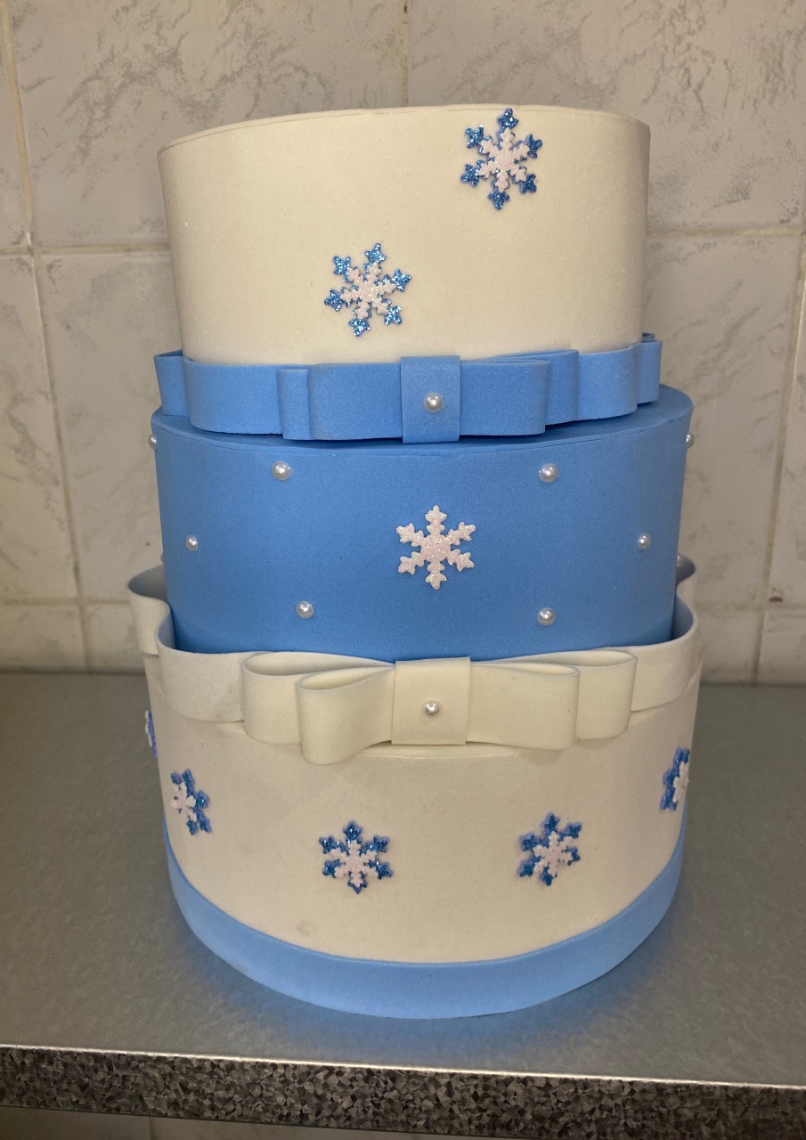 Bolo Fake Frozen - Antonella Decorações