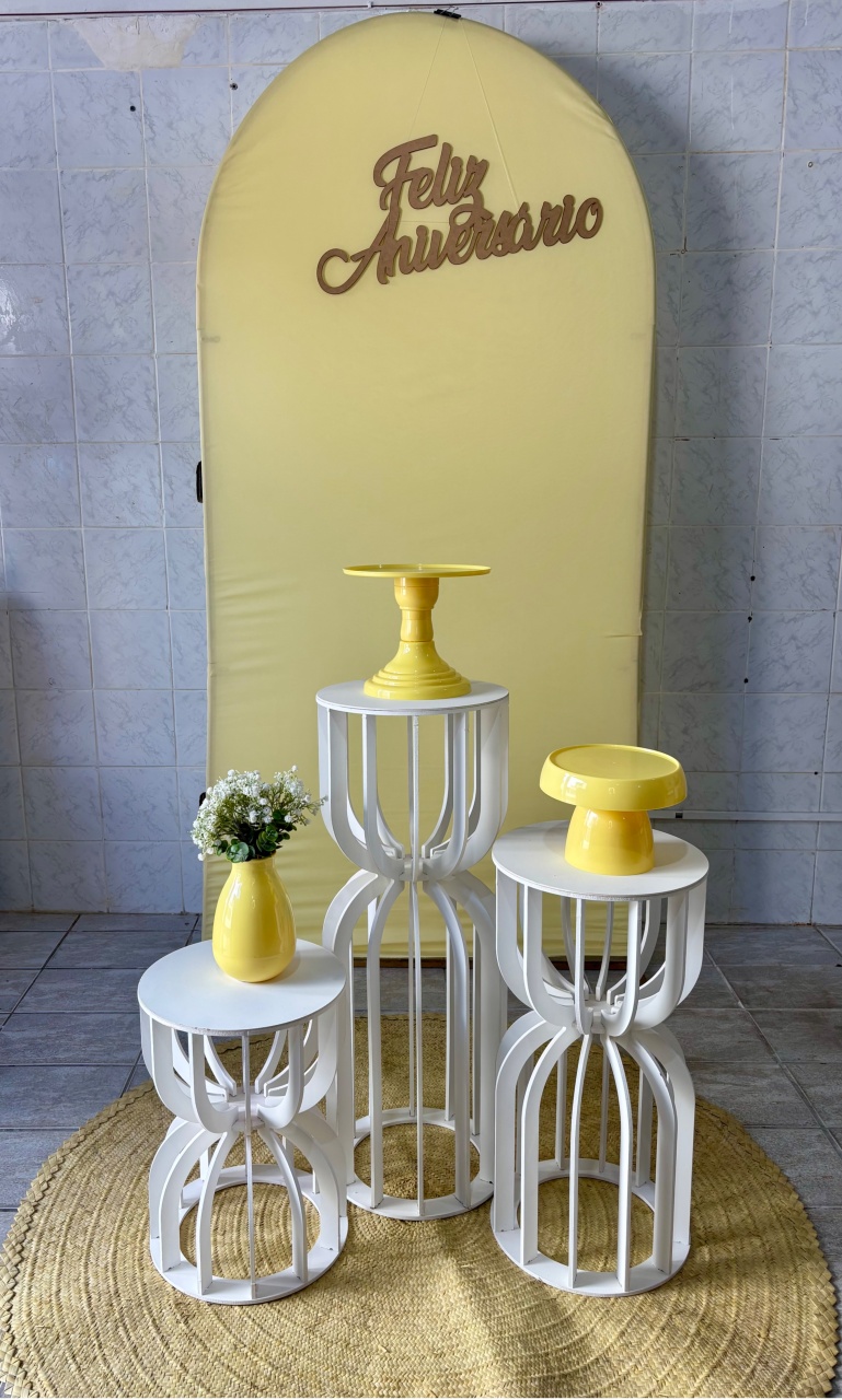 Amarelo Com Mesa Ampulheta - Antonella Decorações