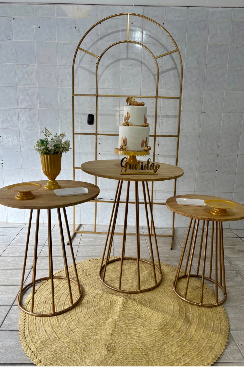 Painel Janela Com Mesas Cone - Antonella Decorações
