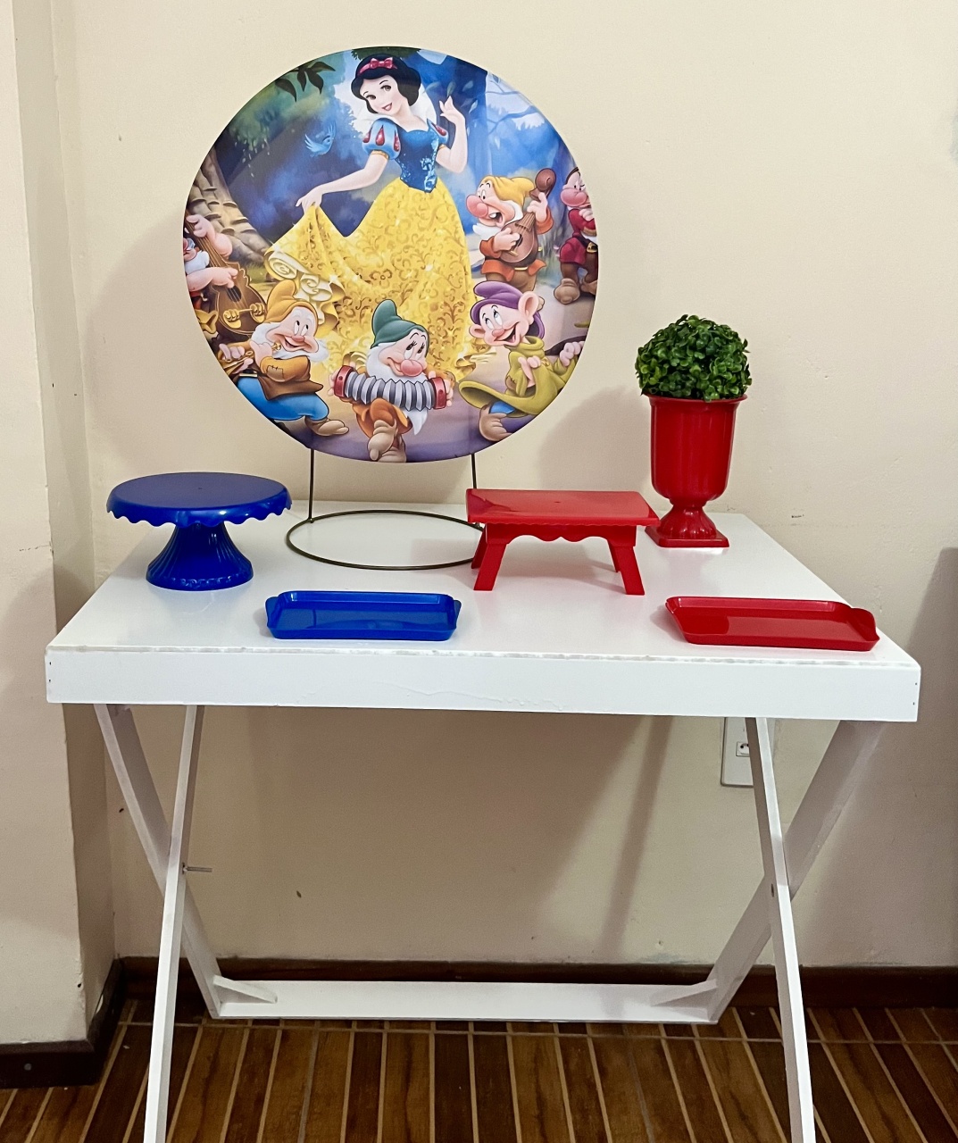 Kit de Mesa Branca de Neve - Mila Saldanha Locações