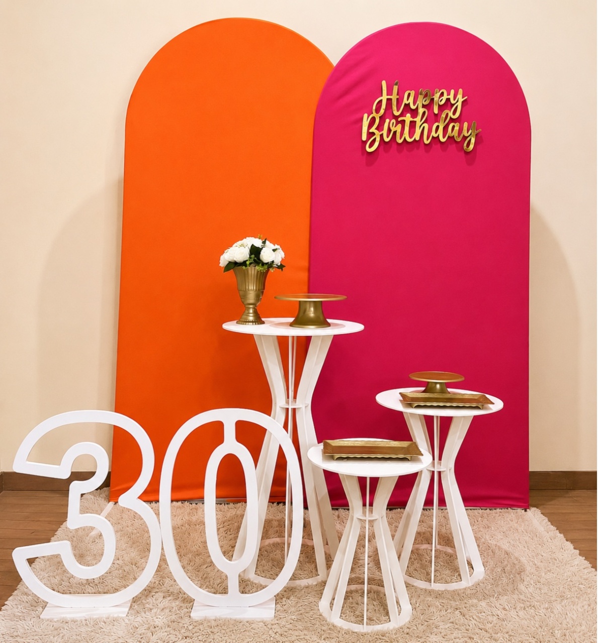 Alugue Kit Painel Duplo Mesas de Madeira Pink E Laranja Completo - Mila Saldanha Locações