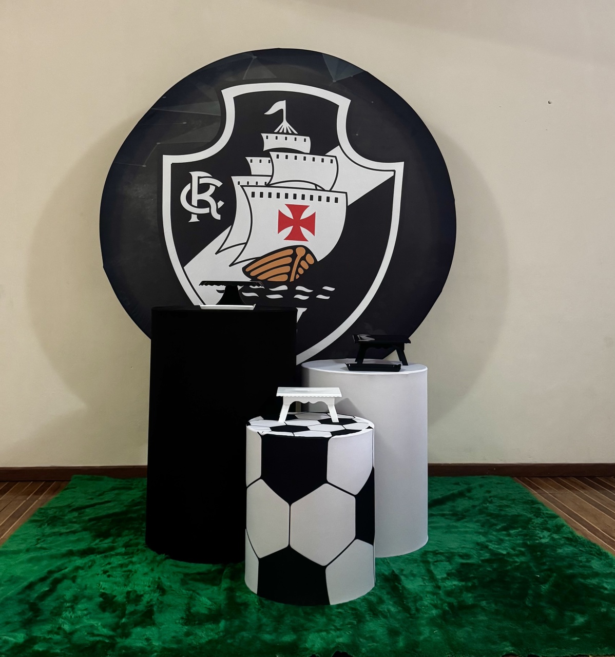 Kit Básico Vasco - Mila Saldanha Locações