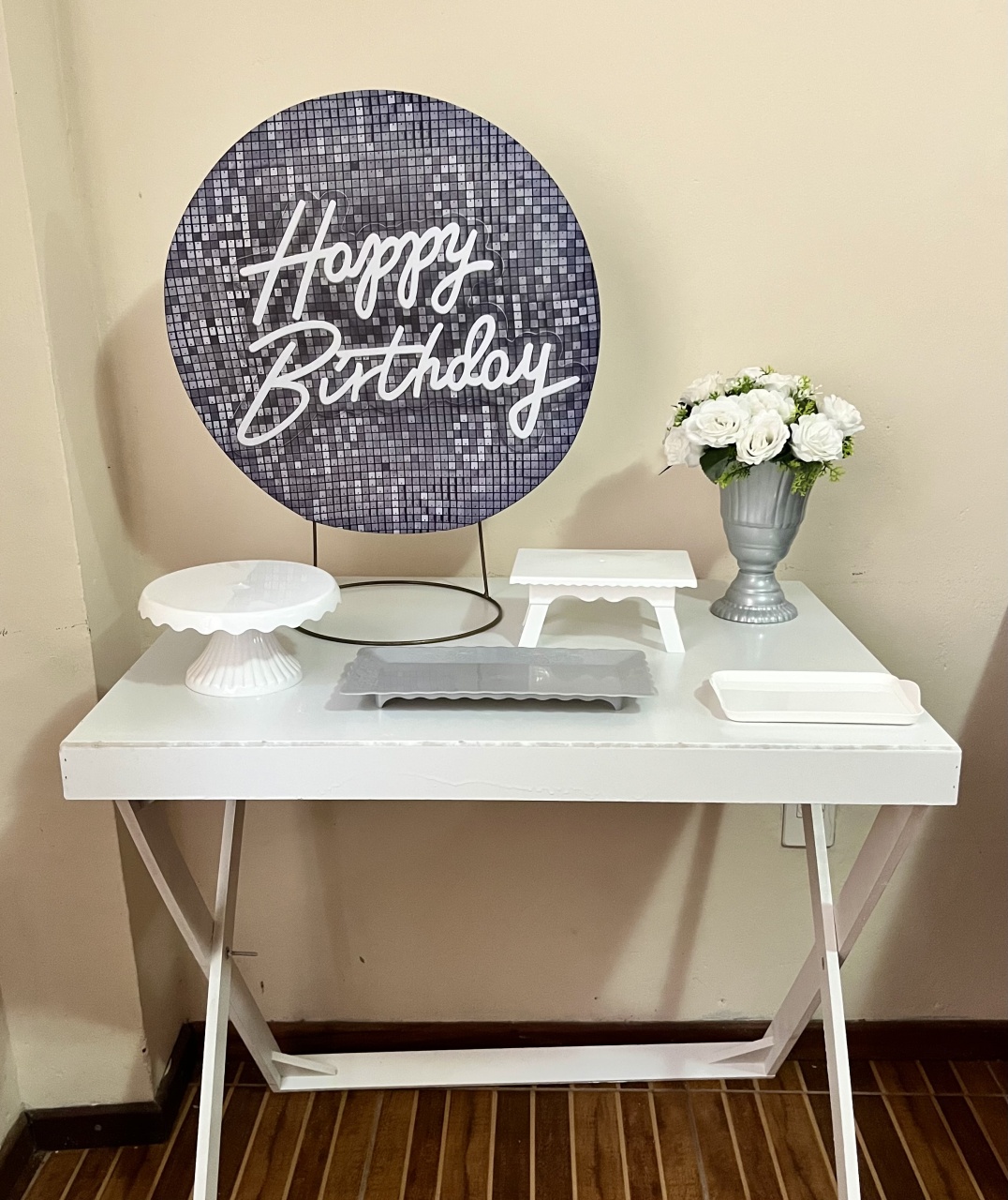 Kit de Mesa Happy Birthday Prata - Mila Saldanha Locações