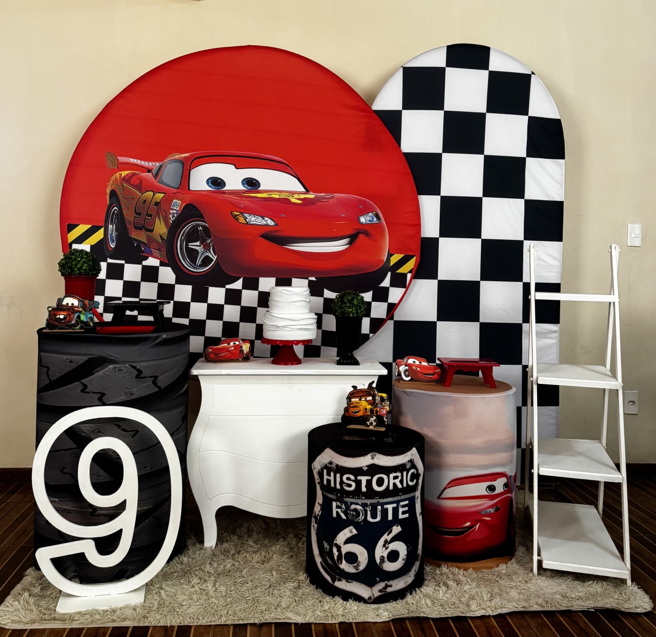 Kit Premium Plus Carros (Mcqueen) Romano Pista - Mila Saldanha Locações