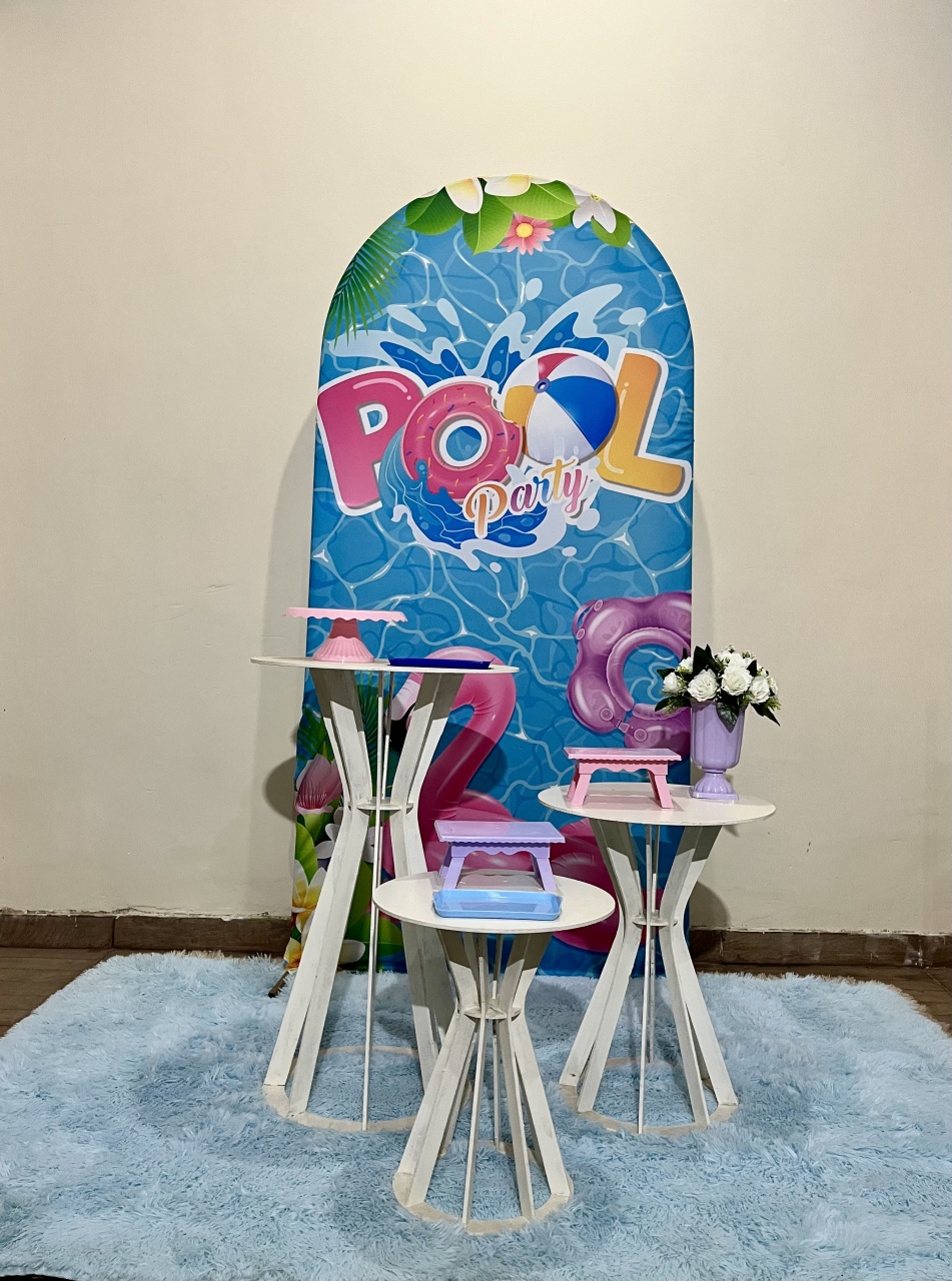 Kit Premium Pool Party Mesas de Madeira - Mila Saldanha Locações