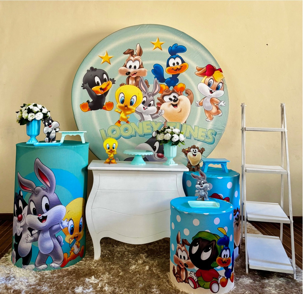 Kit Premium Looney Tunes - Mila Saldanha Locações