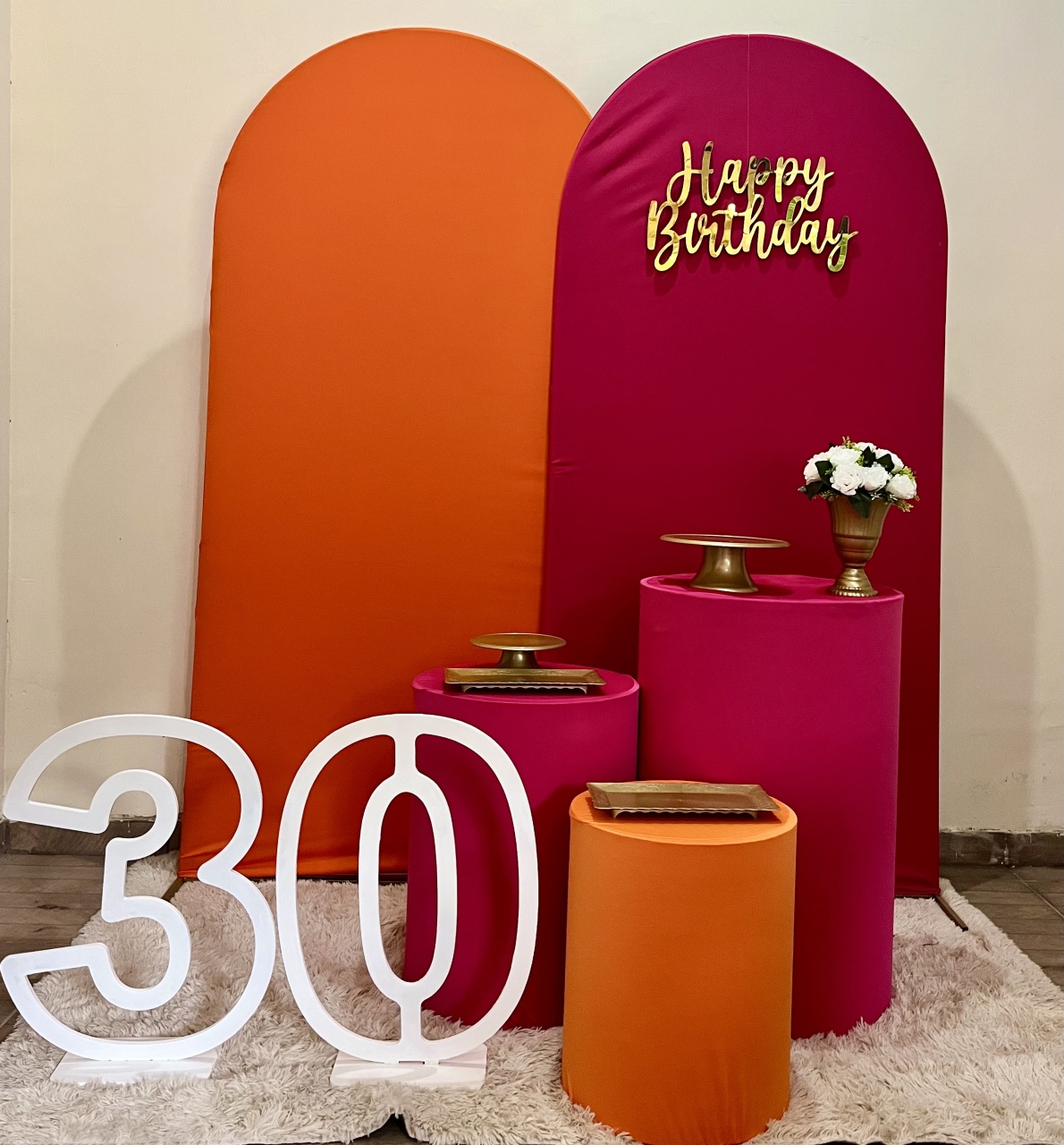 Alugue Kit Painel Duplo Com Número Pink E Laranja - Mila Saldanha Locações