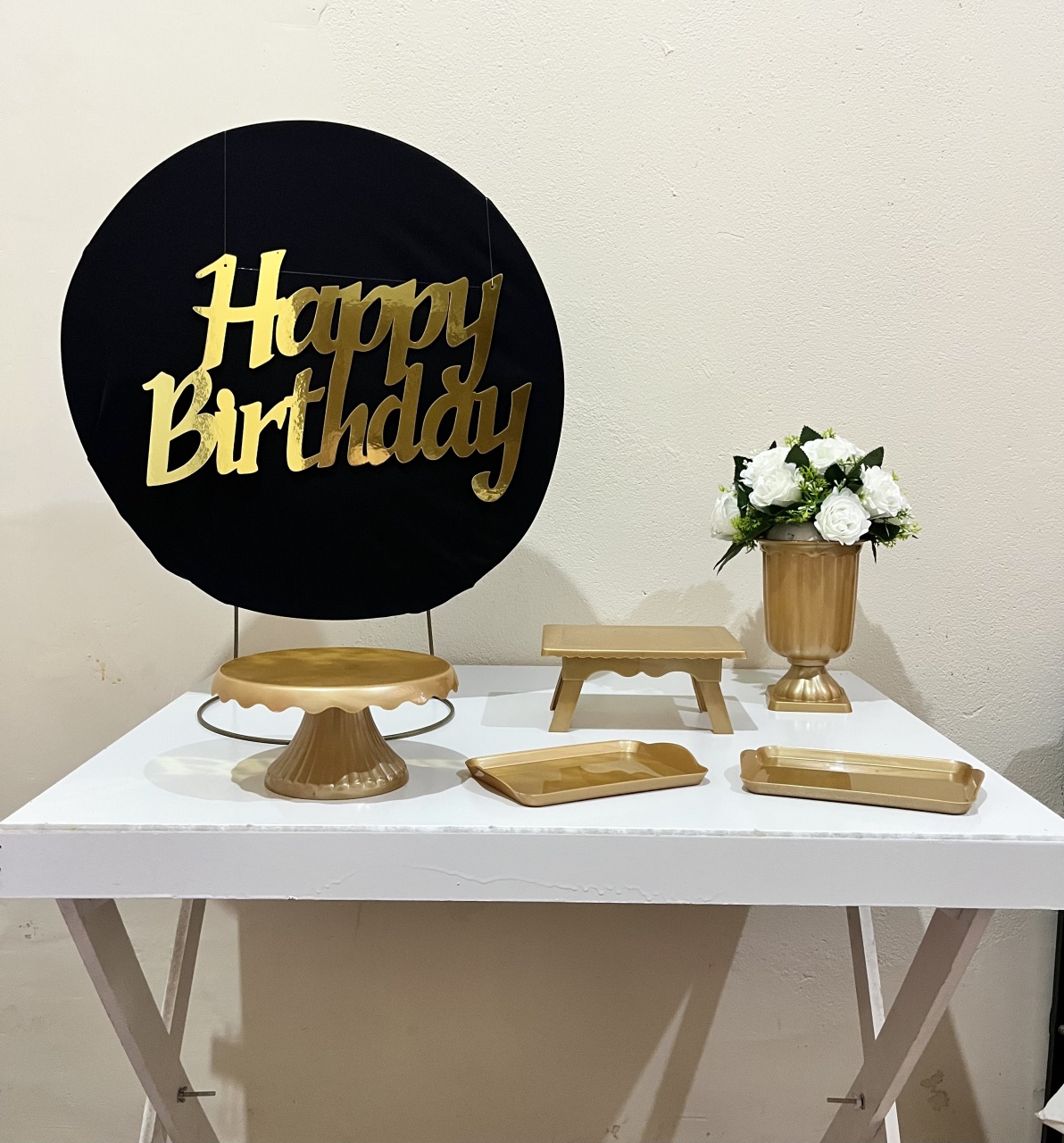 Mini Kit de Mesa Preto E Dourado - Mila Saldanha Locações