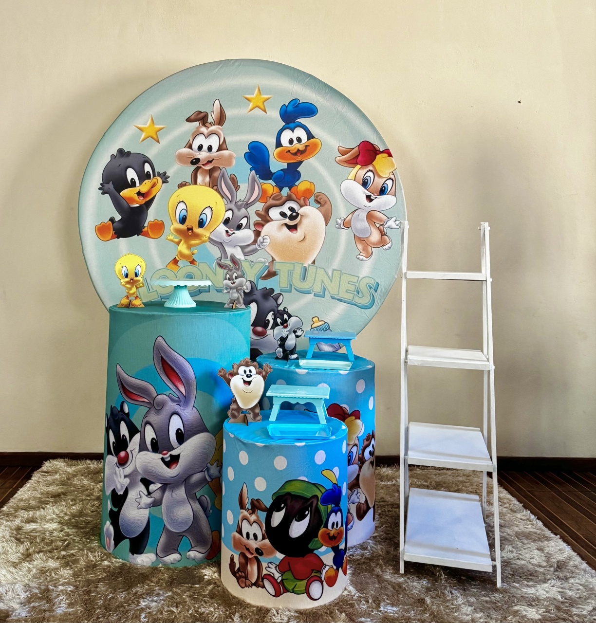 Kit Básico Plus Looney Tunes - Mila Saldanha Locações