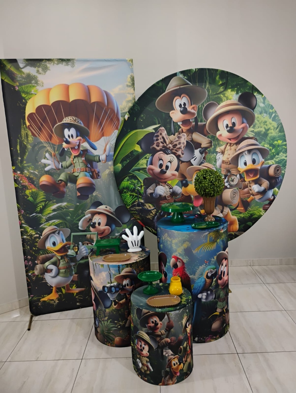 Mickey Safari Ii - kelly Cris pegue e monte 