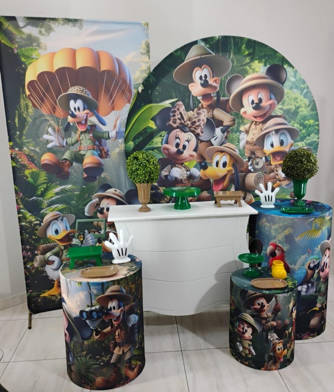 Mickey Safari III - kelly Cris pegue e monte 