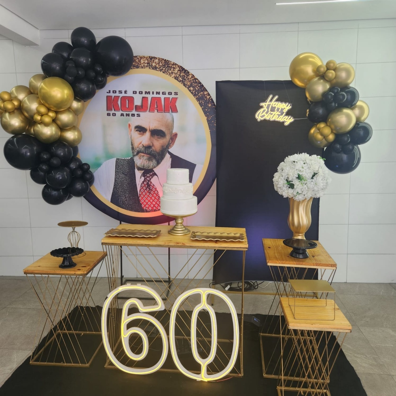 Decoração Personalizada - 60 Anos Preto de Dourada - jlfestaemcasa