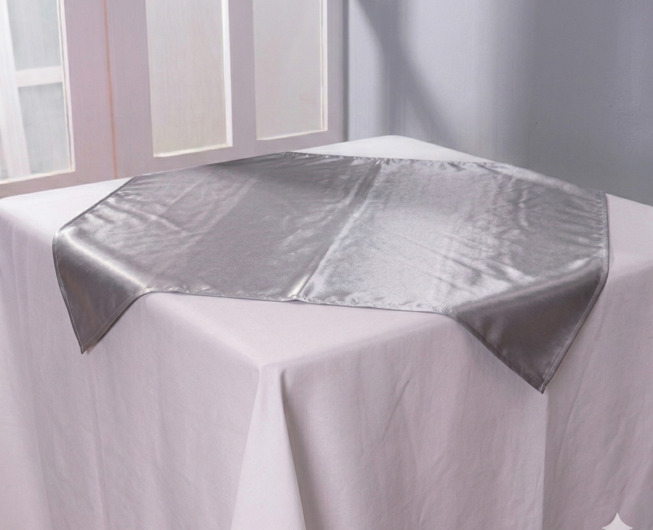 Kit Toalha Branca + Cobre Mancha Prata- Cetim - jlfestaemcasa