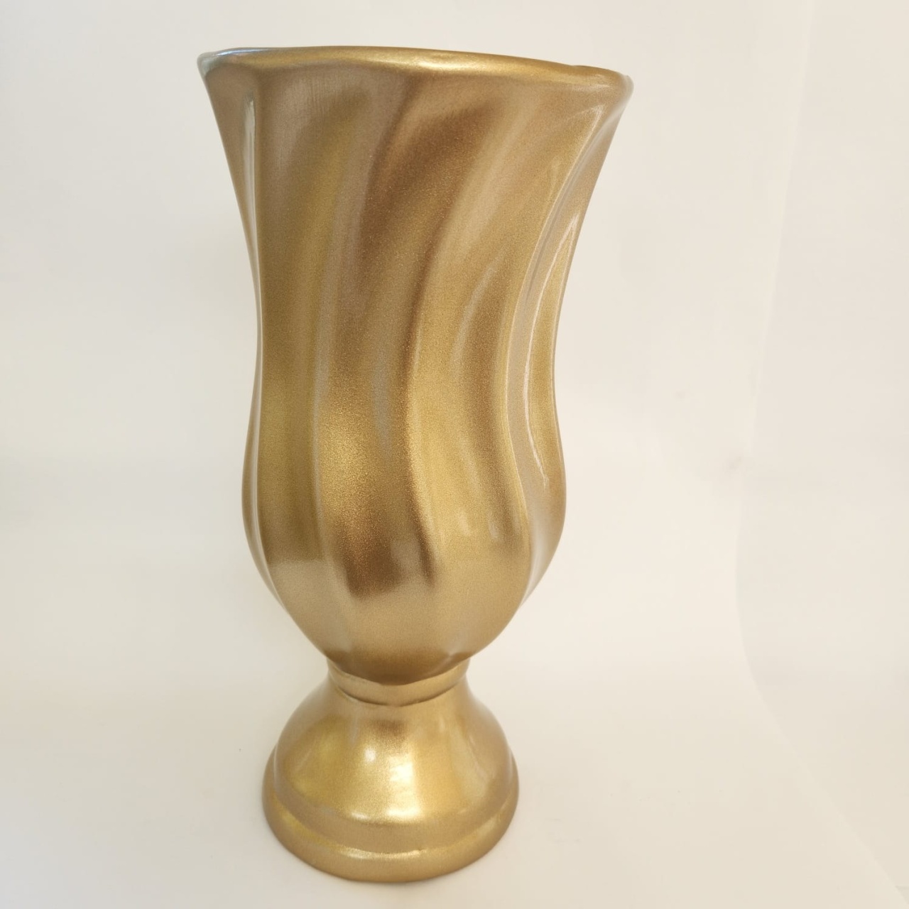 Vaso Torcido G - Dourado - jlfestaemcasa