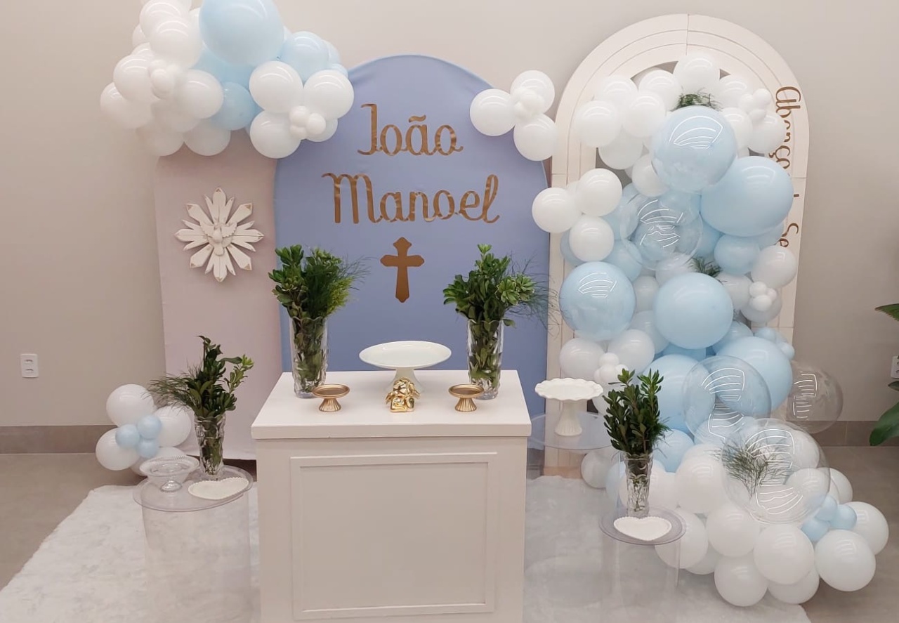 Dois Painéis Em Cores Diferentes/Um Painel Com Balão Embutido  - THAYSE DECORA 
