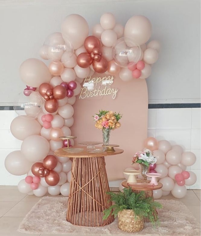 Painel Nude Com Lateral Grande Bem Desconstruída  - THAYSE DECORA 