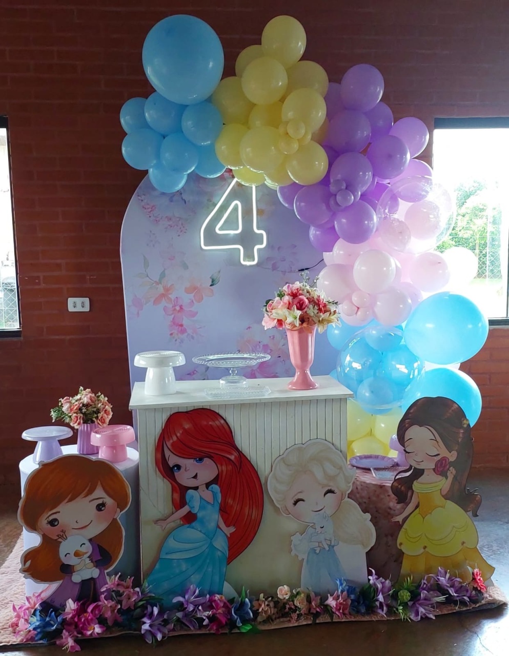 Painel Flowers+Princesas - THAYSE DECORA 
