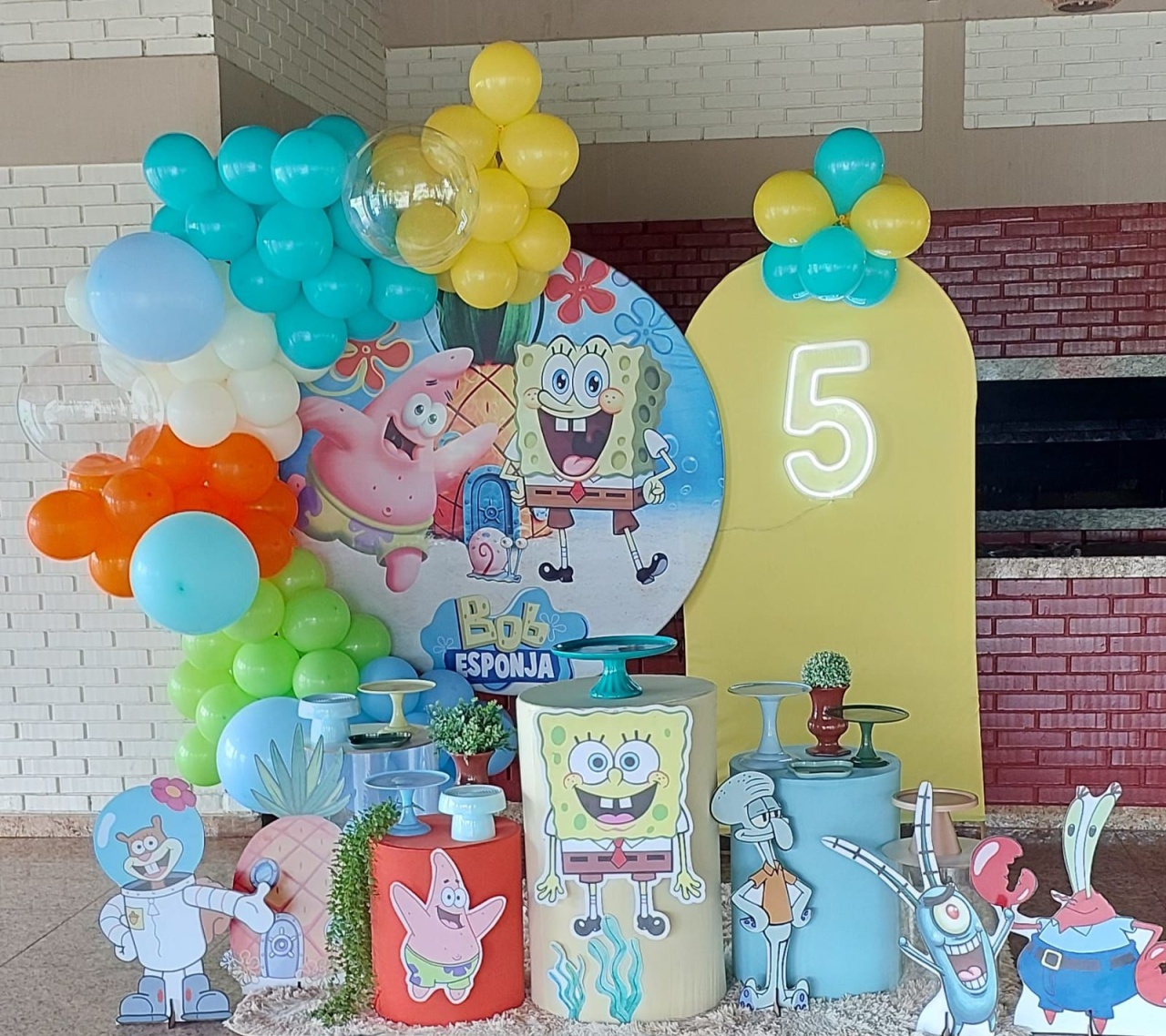 1 Painel Picolé/1 Painel Redondo Bob Esponja - THAYSE DECORA 
