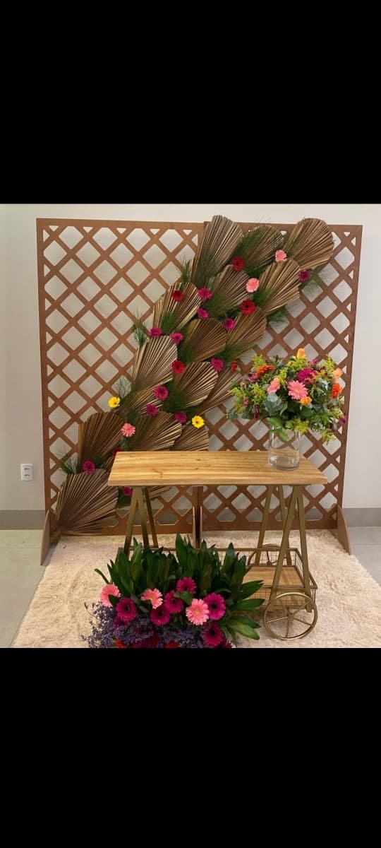 Painel Treliça Com Folhas de Latânia - THAYSE DECORA 