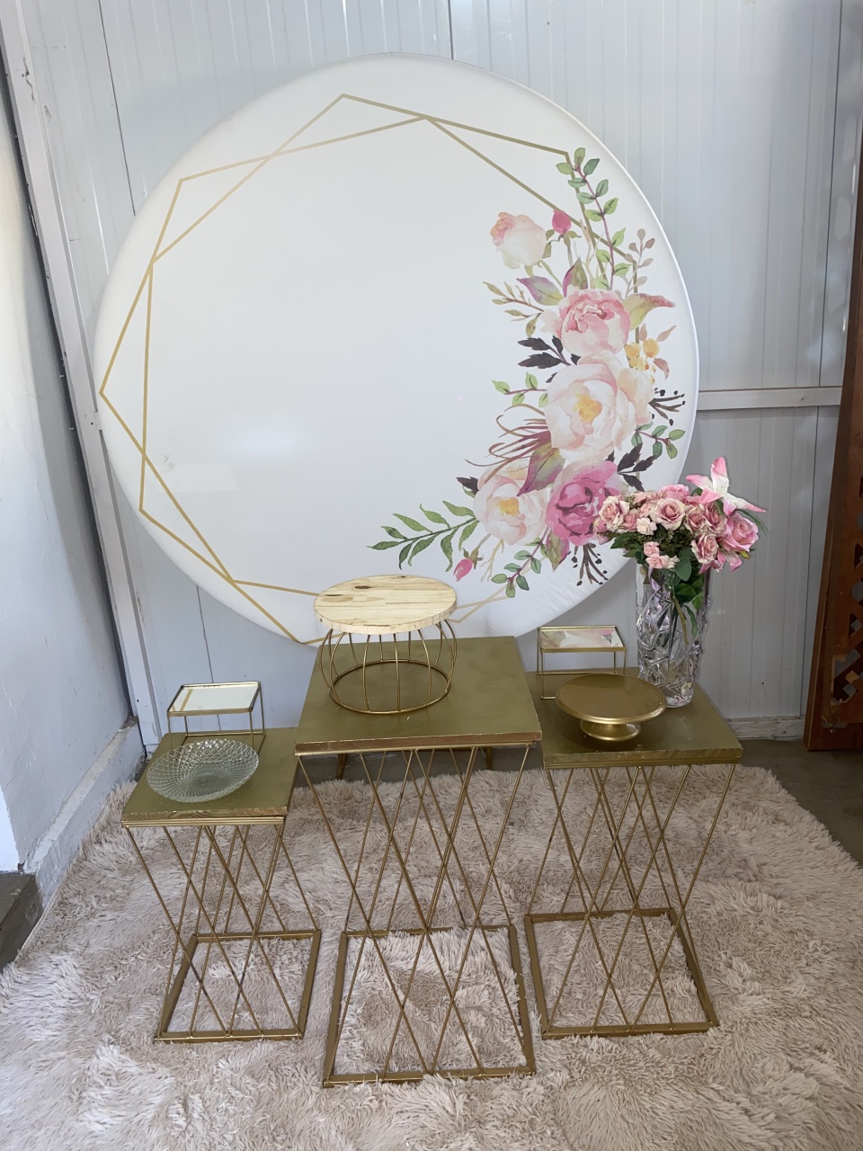 Branco Com Flores Na Lateral  - THAYSE DECORA 
