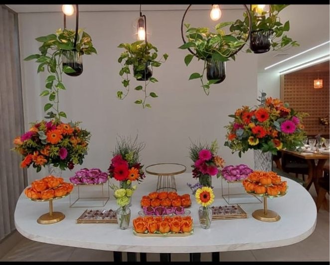 Mesa Com Arranjos - THAYSE DECORA 
