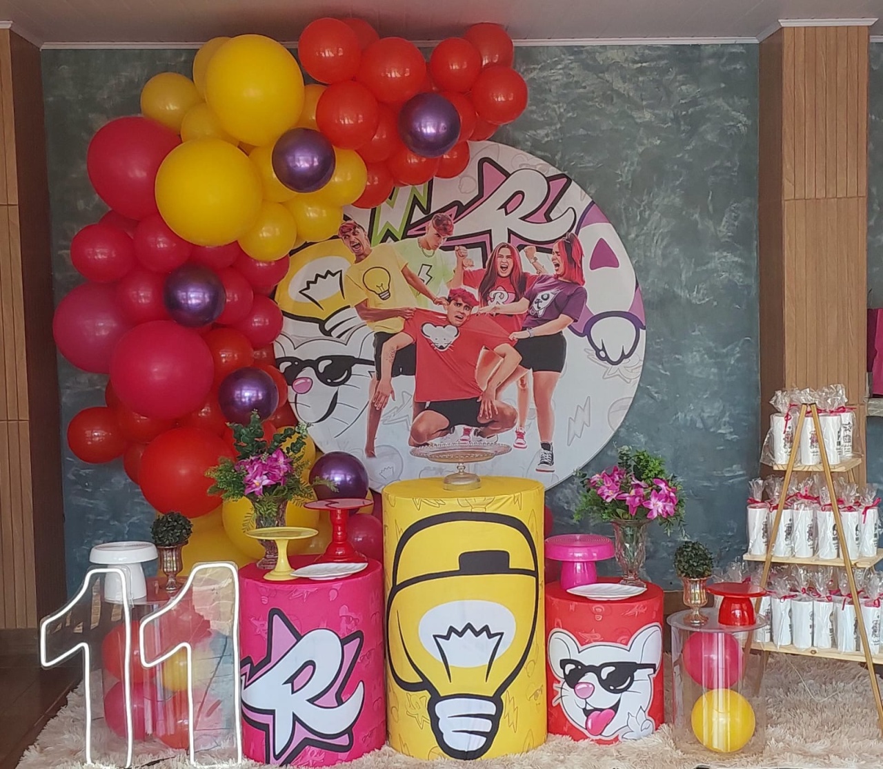 Youtubers - THAYSE DECORA 