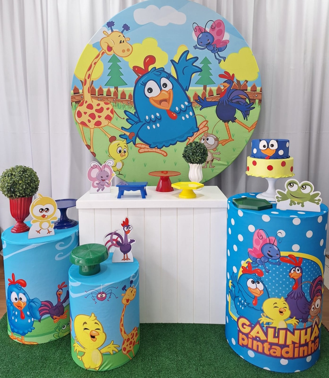 Galinha Pintadinha - Ouro - Decorações Ale Ramos