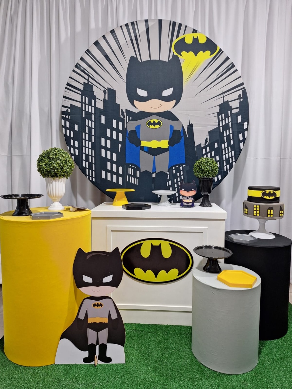 Batman Cuty - Ouro - Decorações Ale Ramos