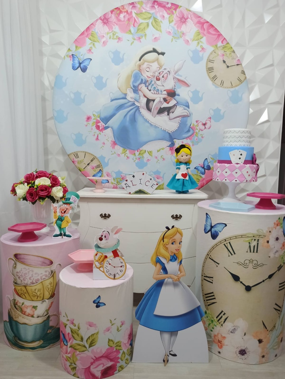 Alice - Ouro - Decorações Ale Ramos