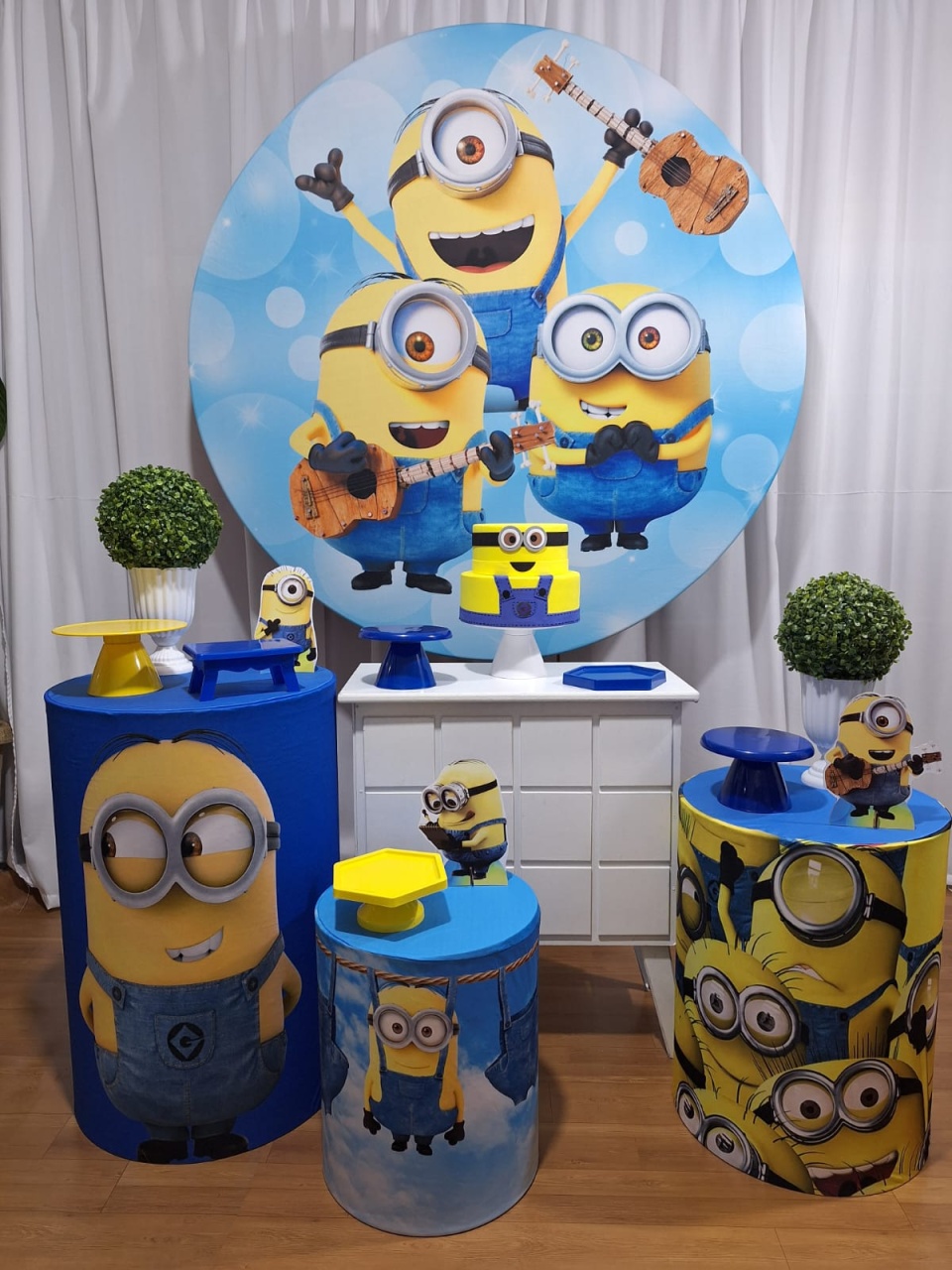 Minions - Ouro - Decorações Ale Ramos