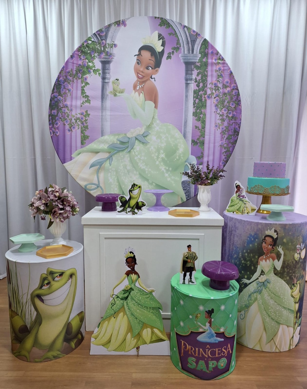 Princesa E O Sapo - Ouro - Decorações Ale Ramos