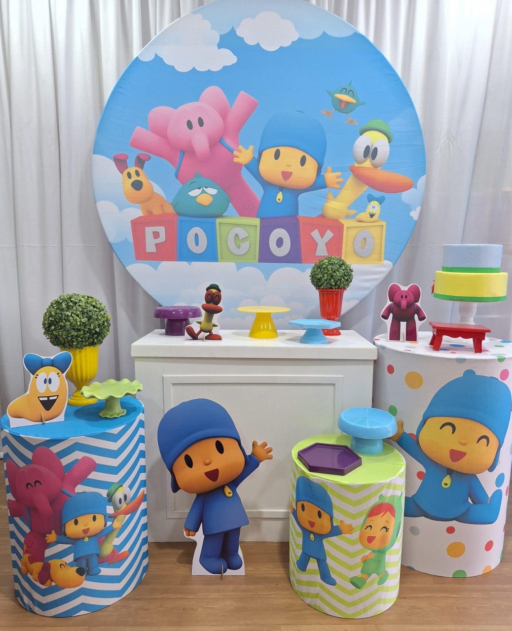 Pocoyo - Ouro - Decorações Ale Ramos