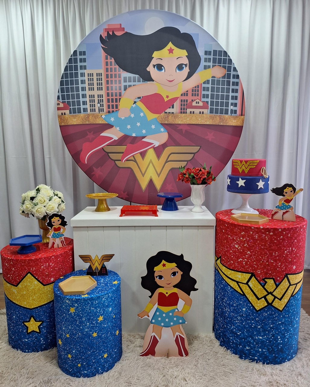 Mulher Maravilha Cute - Ouro - Decorações Ale Ramos