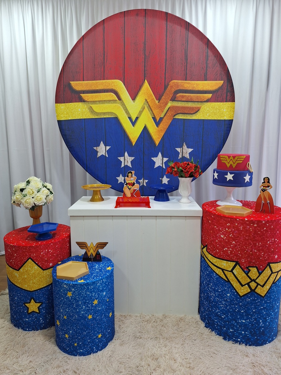 Mulher Maravilha - Ouro - Decorações Ale Ramos