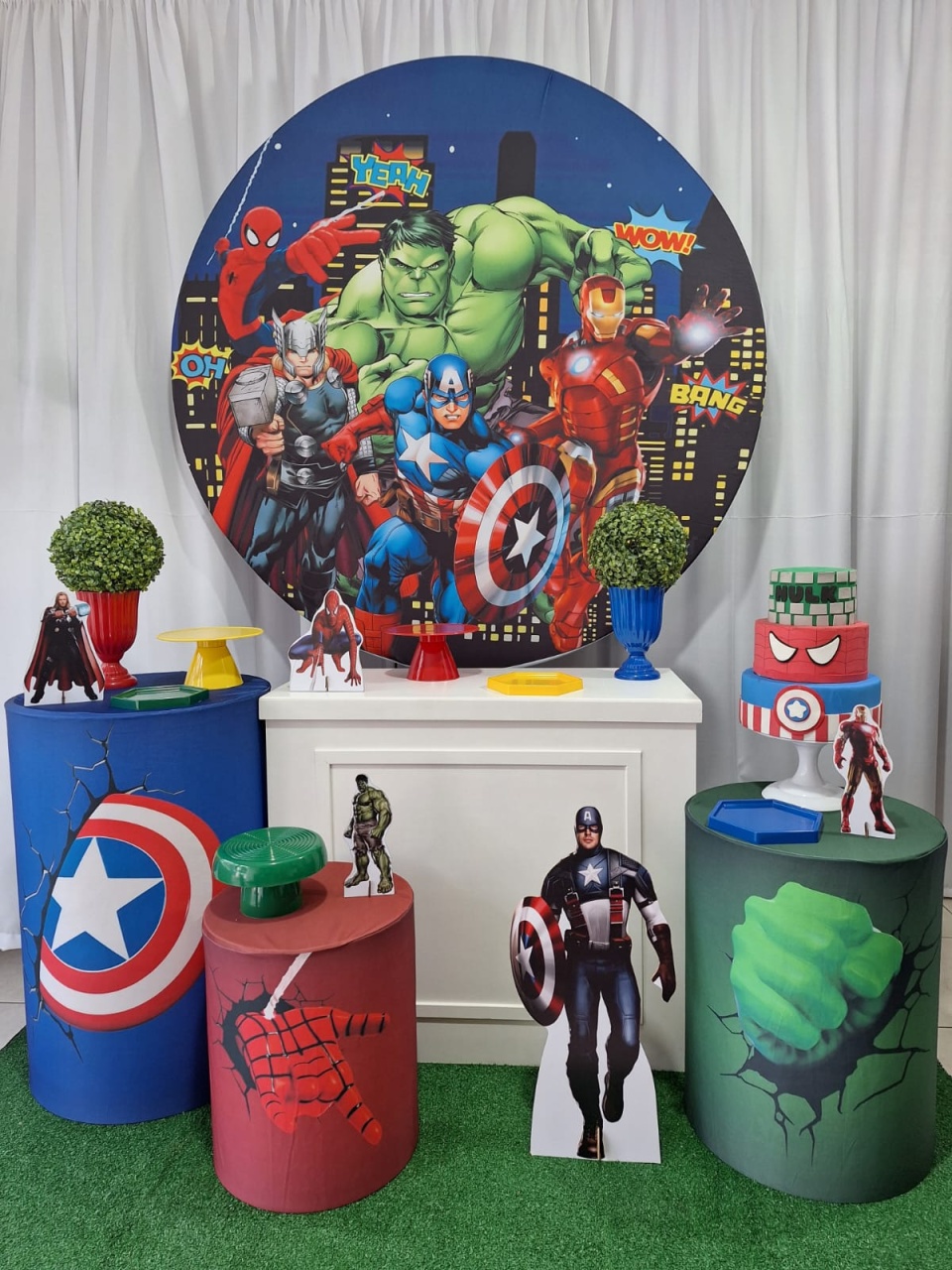 Vingadores - Ouro - Decorações Ale Ramos