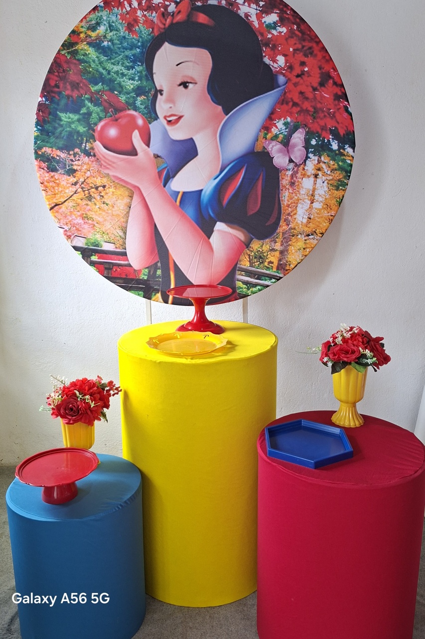 Branca de Neve Com Maçã. - Bola Boneca Decorações