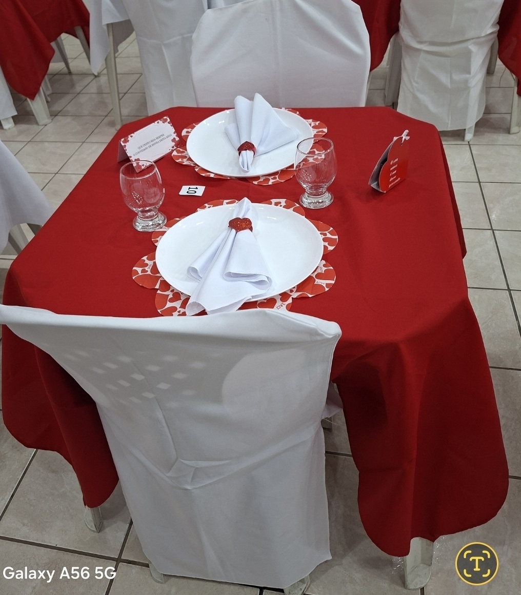 Toalha de Mesa Vermelha - Bola Boneca Decorações