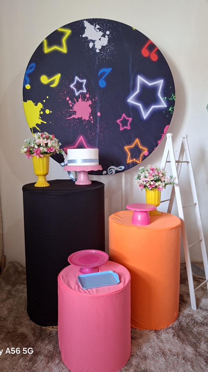 Néon Teen - Bola Boneca Decorações