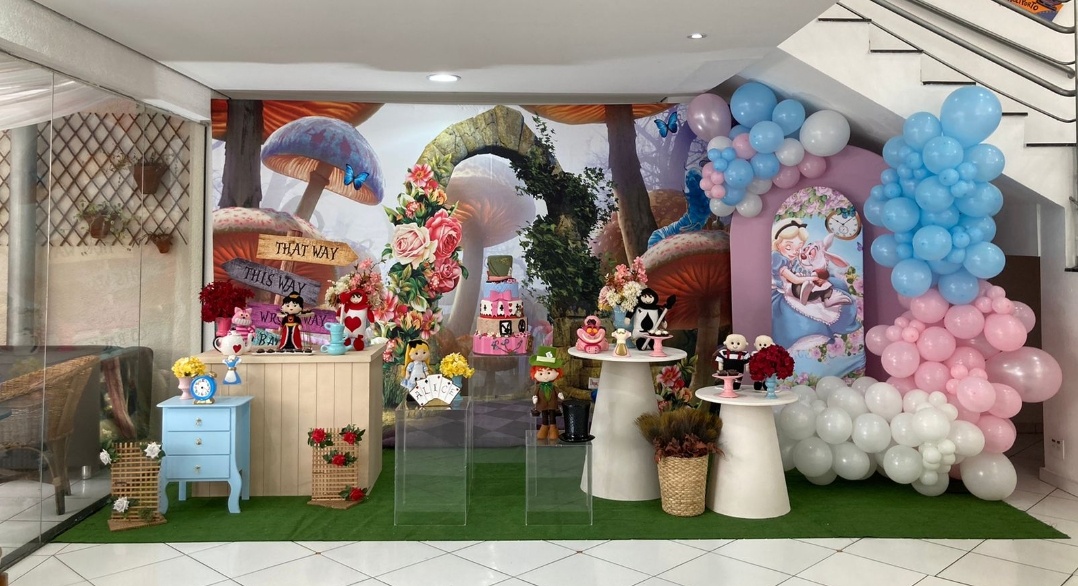 Alice No País das Maravilhas, 5 Metros, - Tania  Marques Decorações 