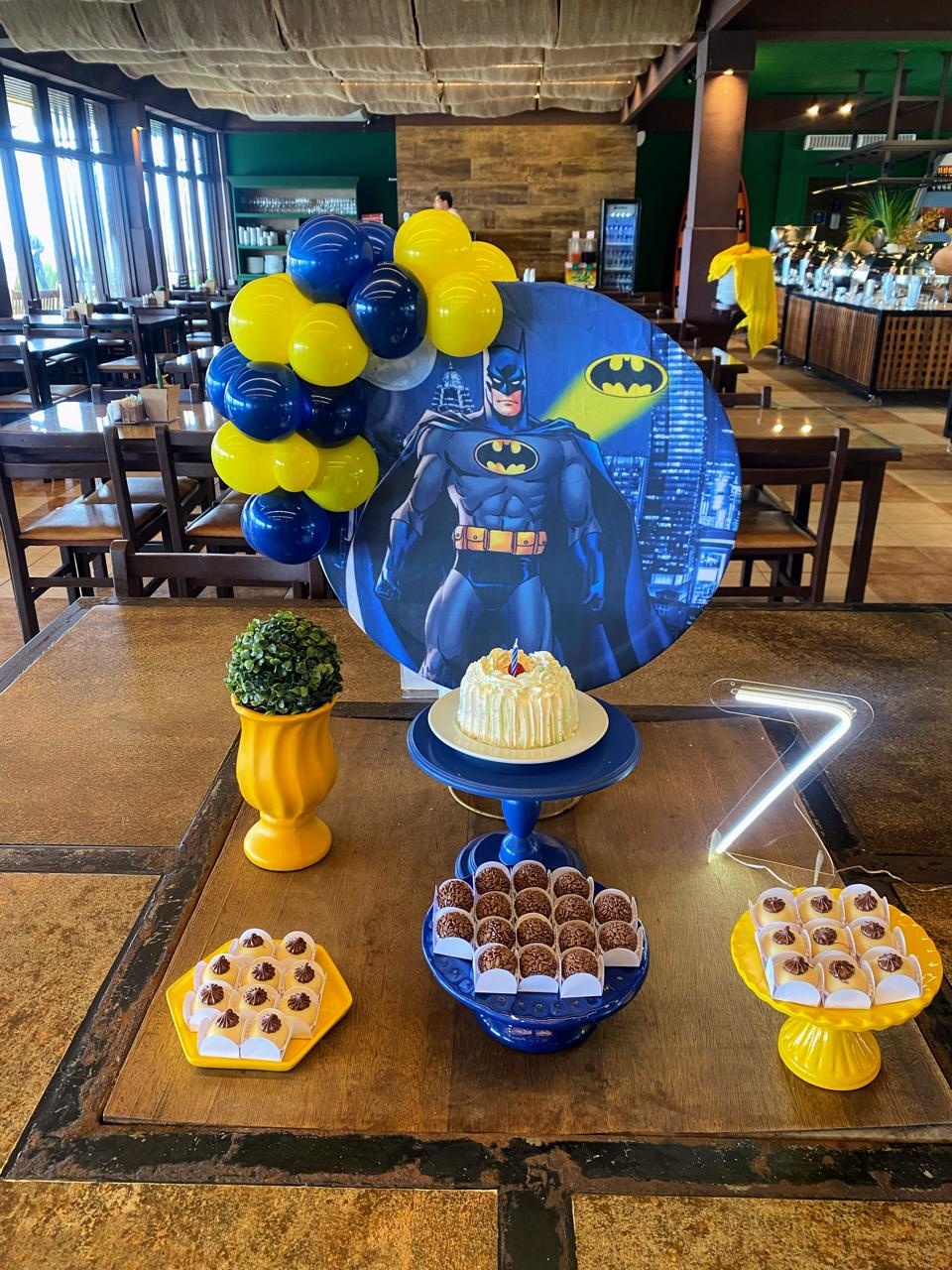 Kit Festa Na Mesa Batman  - Lidi Festas e Decorações 