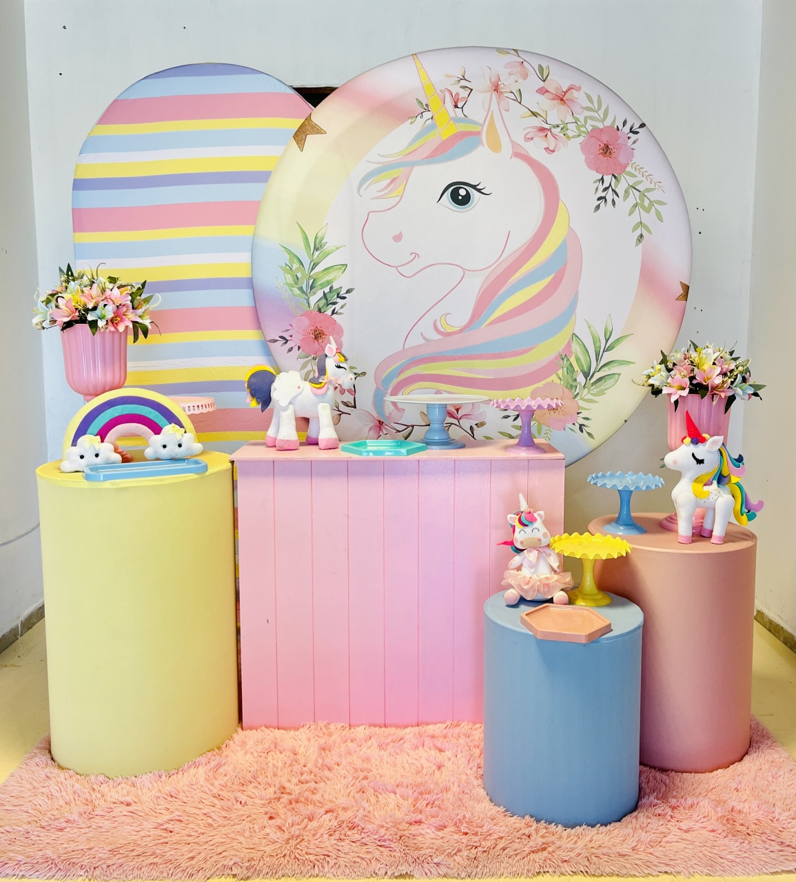 Unicórnio Com Painel Lateral  - Candy Festas