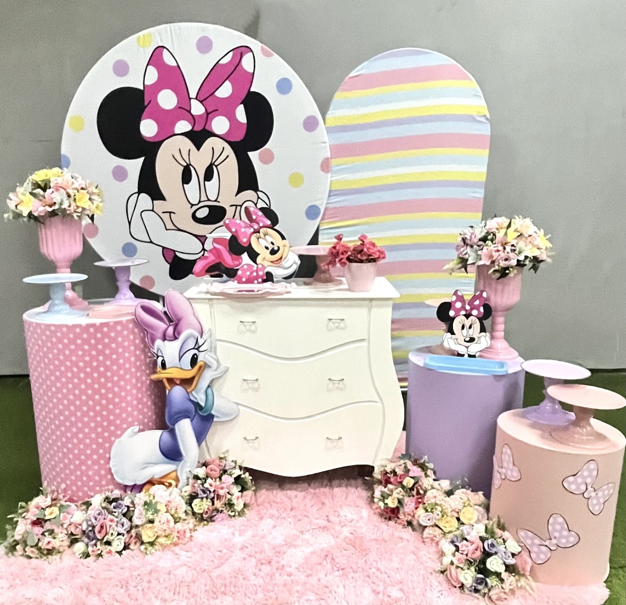 Minnie Rosa Com Painel Lateral Listrado - Candy Festas