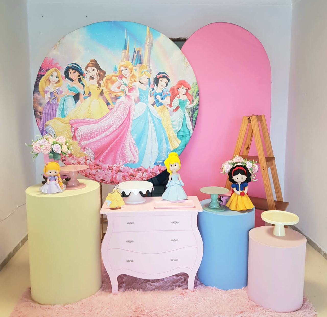 Princesas Com Painel Lateral - Candy Festas